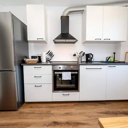 Moderne Maisonette Wohnung Im Fluesseviertel Brema Exterior foto